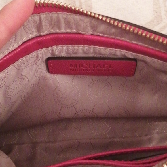 Mickael Kors Handbag - Picture 2 of 5